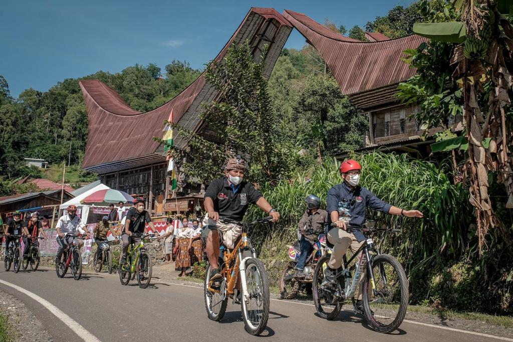 Menteri Sandiaga Berikan Pembinaan Pariwisata, Bangkitkan Ekonomi Desa Lembang Nonongan
