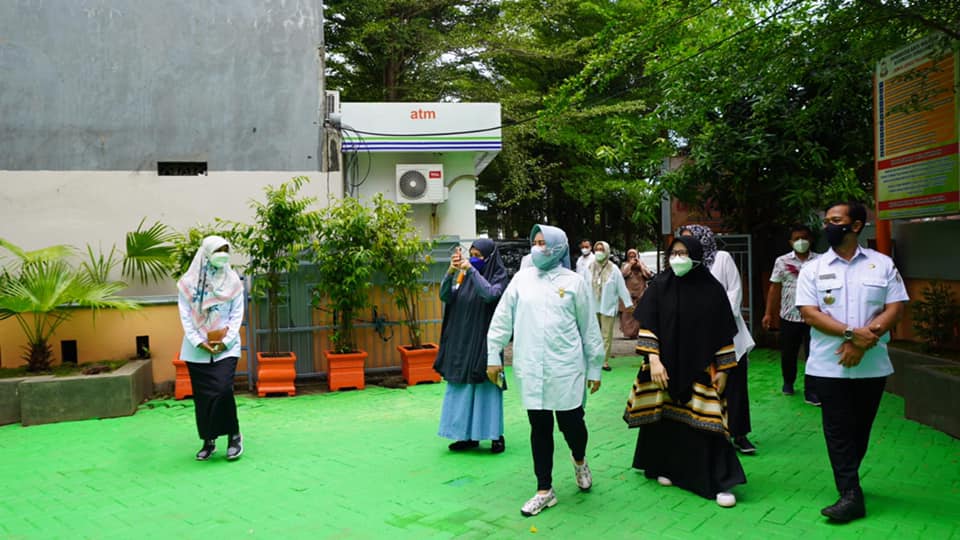 Indira Pastikan Pelayanan dan Kebersihan di Kecamatan