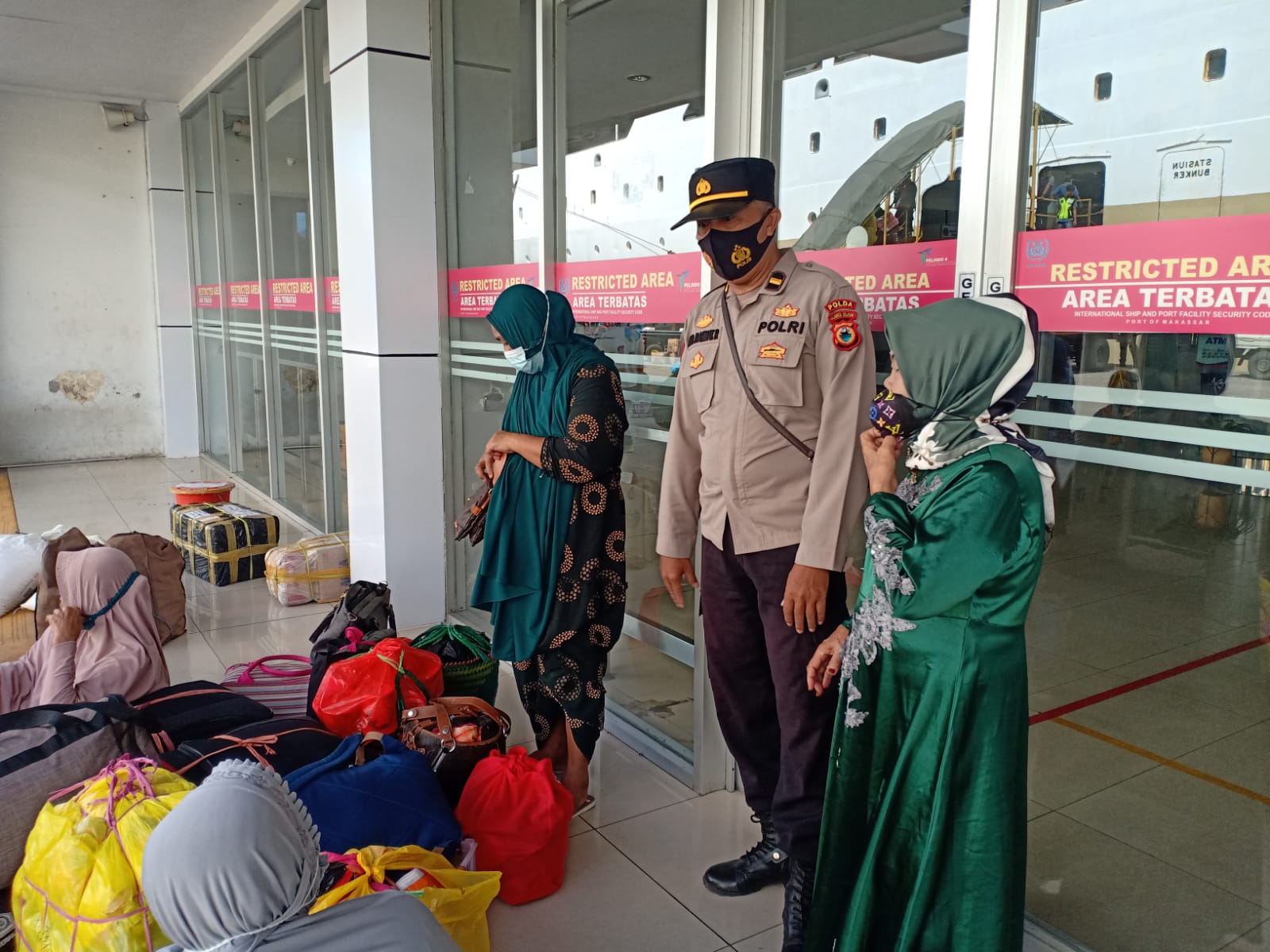 Binmas Polsek Soeta tingkatkan Pengawasn Imbau Prokes di Penumpang Kapal