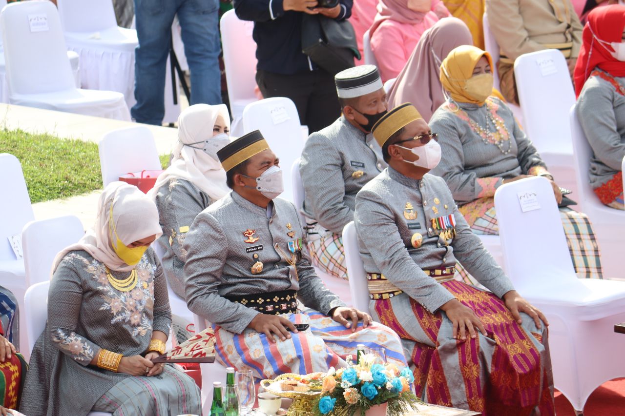 AKBP Kadarislam gunakan Pakaian Adat Hadiri HUT Makassar