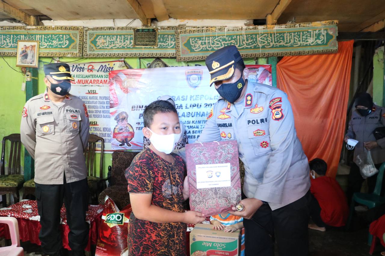 Kapolres Pelabuhan Makassar Berbagi Sembako ke Panti Asuhan