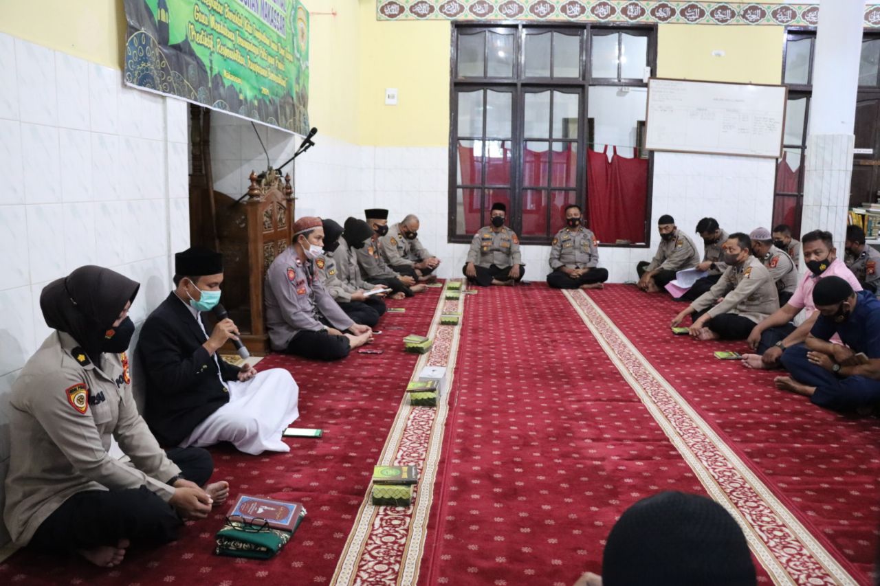 Polres Pelabuhan Makassar rutin Lakukan Kegiatan Binrohtal