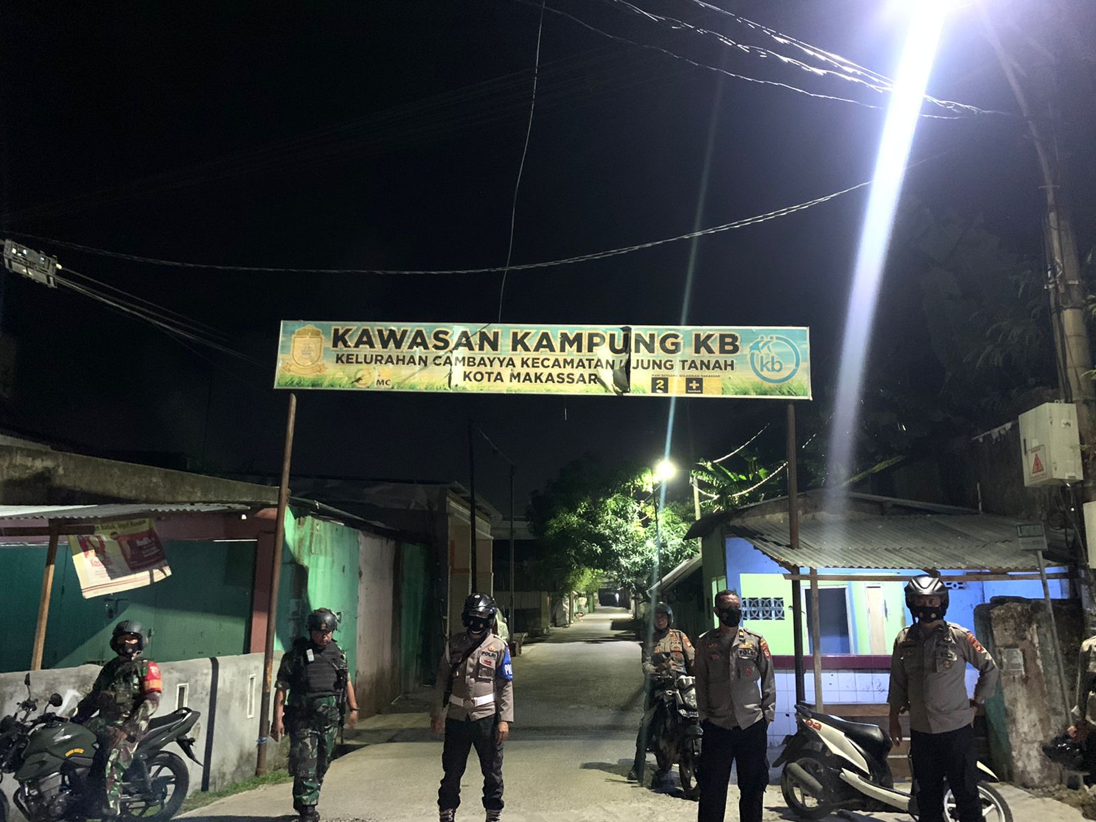 Personel Polres Pelabuhan Makassar dan  TNI Gelar Patroli Gabungan di Ujung Tanah
