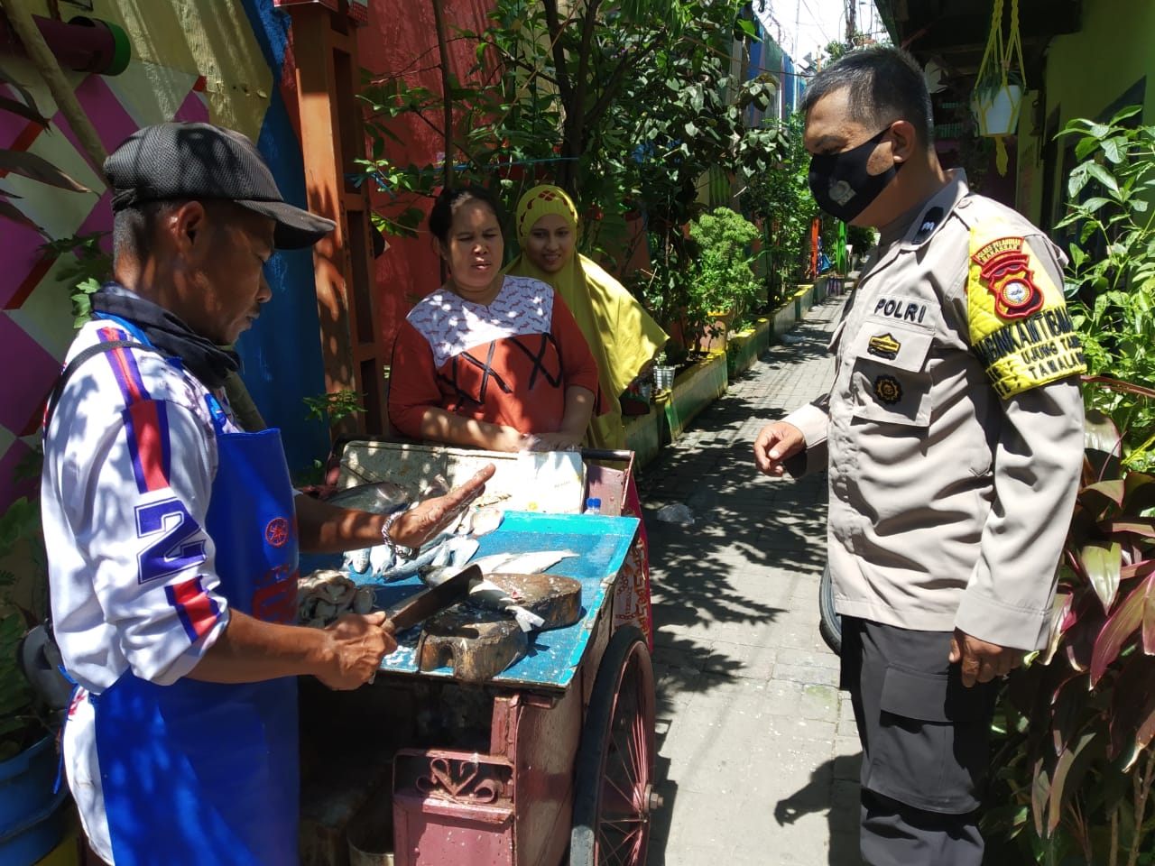 Sambangi Warga Binaannya Bhabinkamtibmas Tamalabba  Ingatkan tetap lakukan Prokes