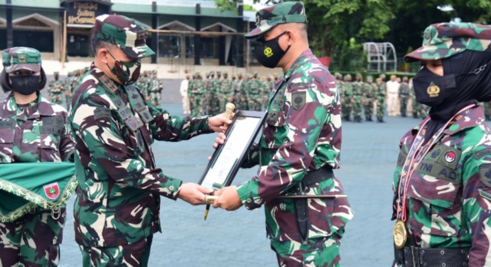 Pangdam Beri Penghargaan  dan Tali Asih ke Prajurit Berprestasi