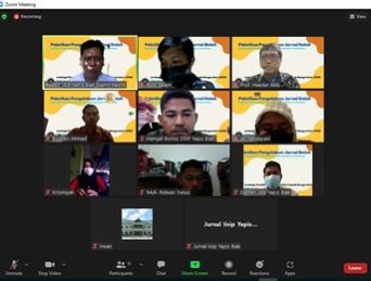Tim PKM UNM Beri Pelatihan Pengelolaan Jurnal di IISIP YAPIS Biak, Papua
