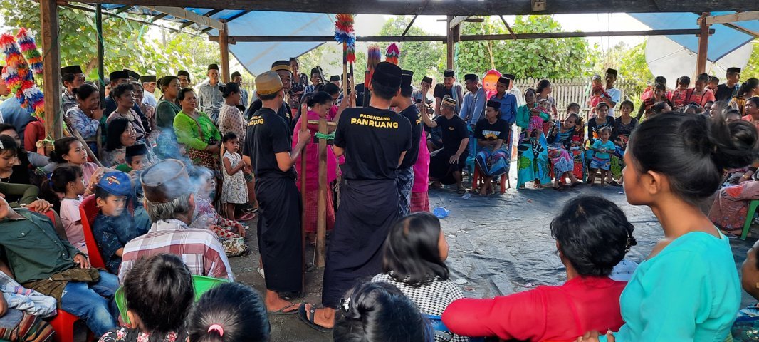 Keluarga Panruang Gelar Mappadendang