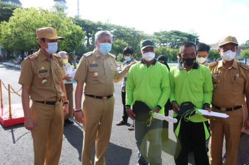 Irwan Serahkan Sembilan Armada Kebersihan