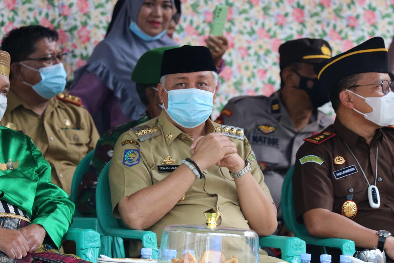 Bupati Irwan Hadiri Maccera Arajang