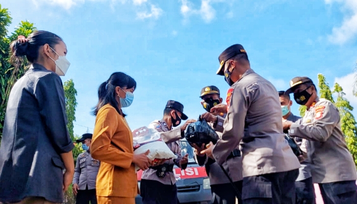 Bansos Polisi Sasar Guru Honorer