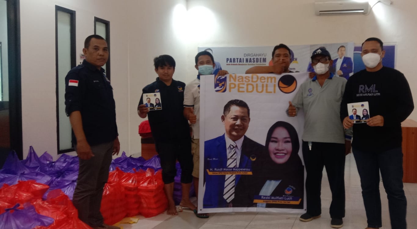 Rezki Mulfiatu Salurkan Bantuan Siap Saji