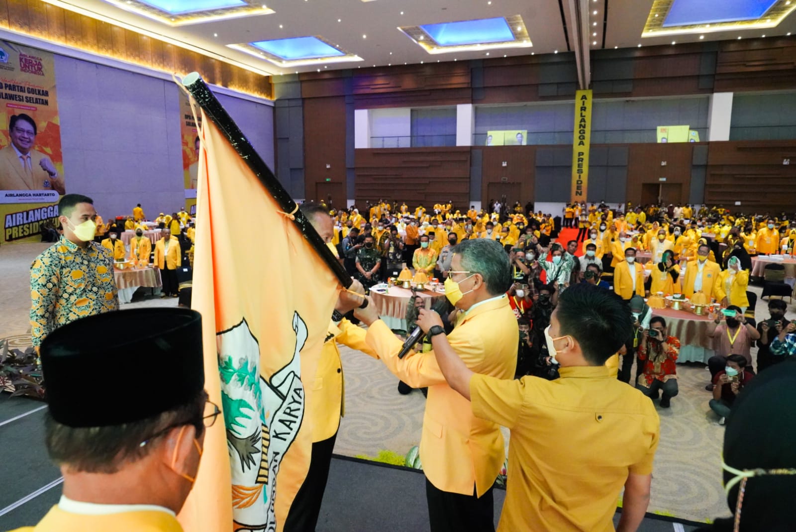 Dua Tokoh Golkar Mulai Perang Terbuka