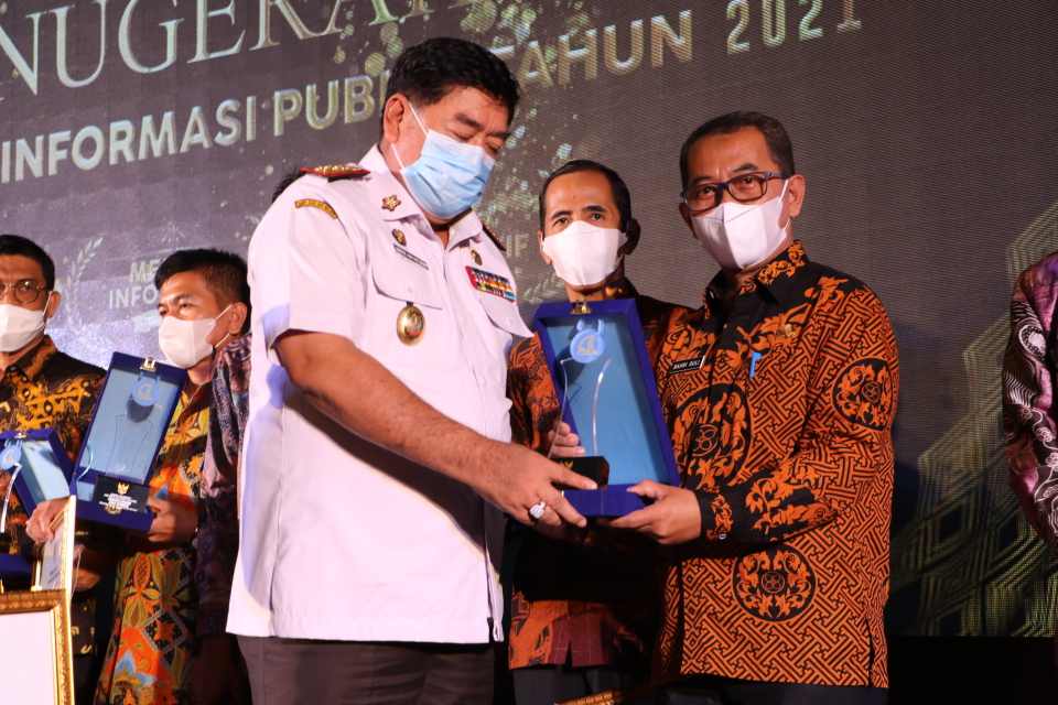 Luwu Timur Sukses Raih Penghargaan Kabupaten Menuju Informatif