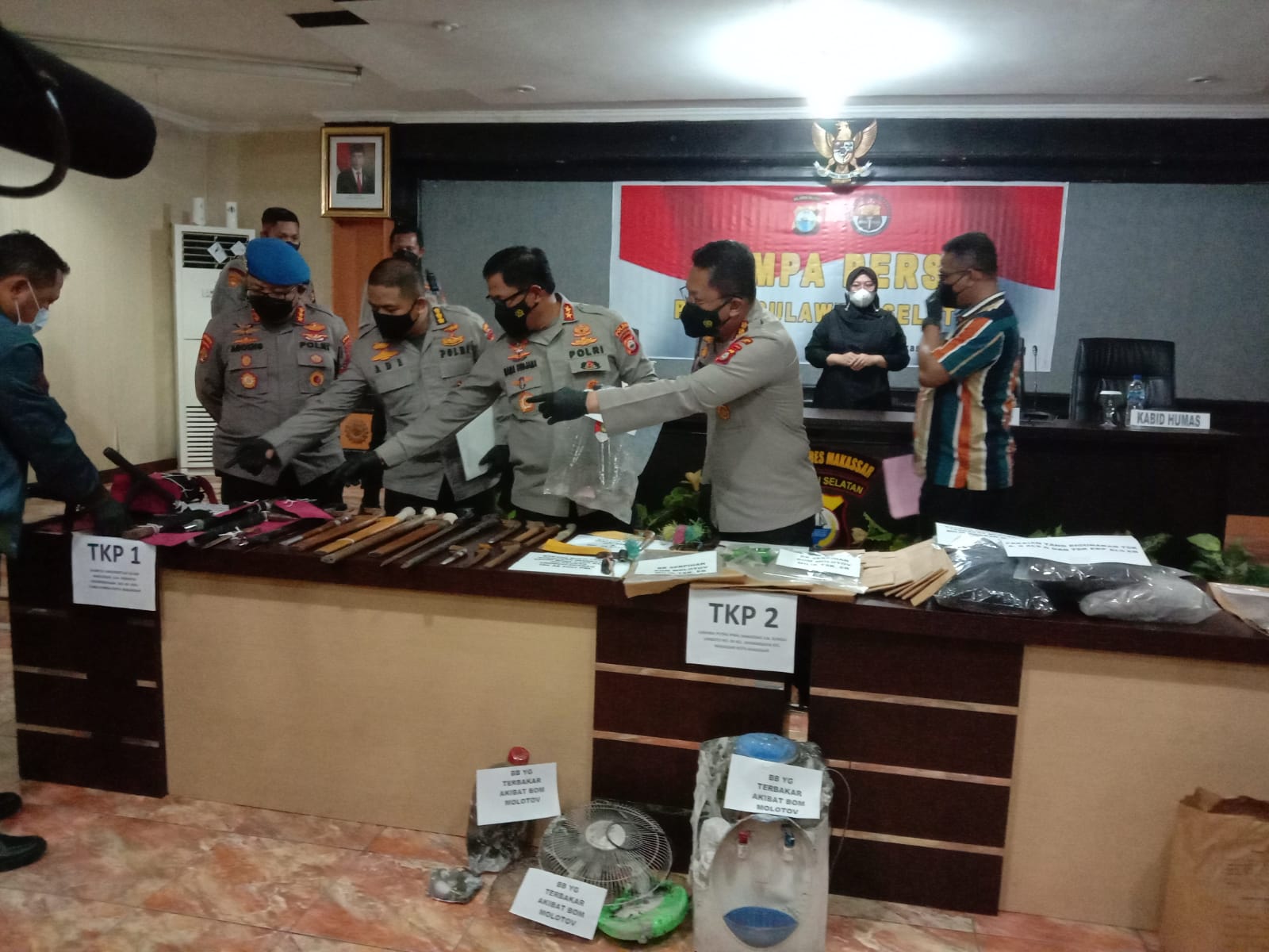 barang bukti kasus penyerangan dua asrama mahasiswa