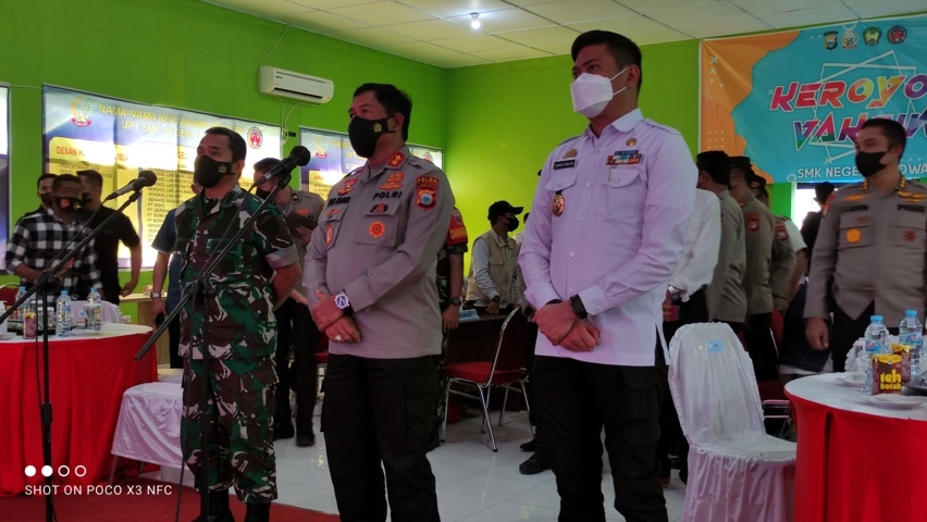 Kapolda dan Bupati Pantau Keroyok Vaksin di Gowa