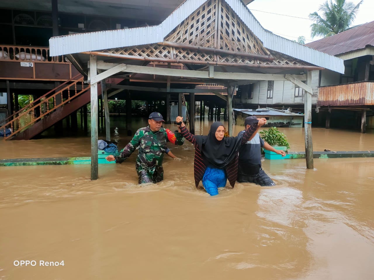 Pengungsi Banjir Makassar  Bertambah 1.273 Jiwa