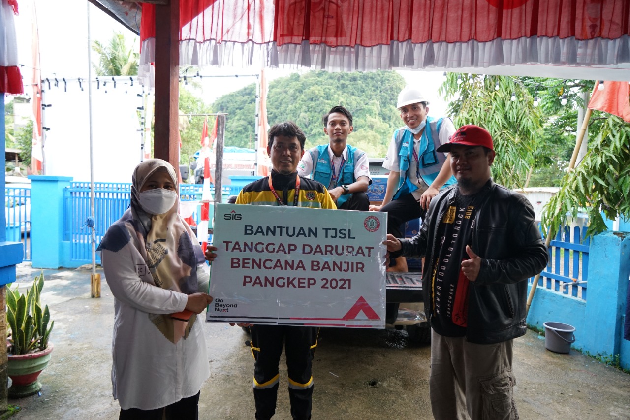 Banjir Landa Pangkep, PT Semen Tonasa Turunkan Tim Reaksi Cepat Bantu Warga Terdampak