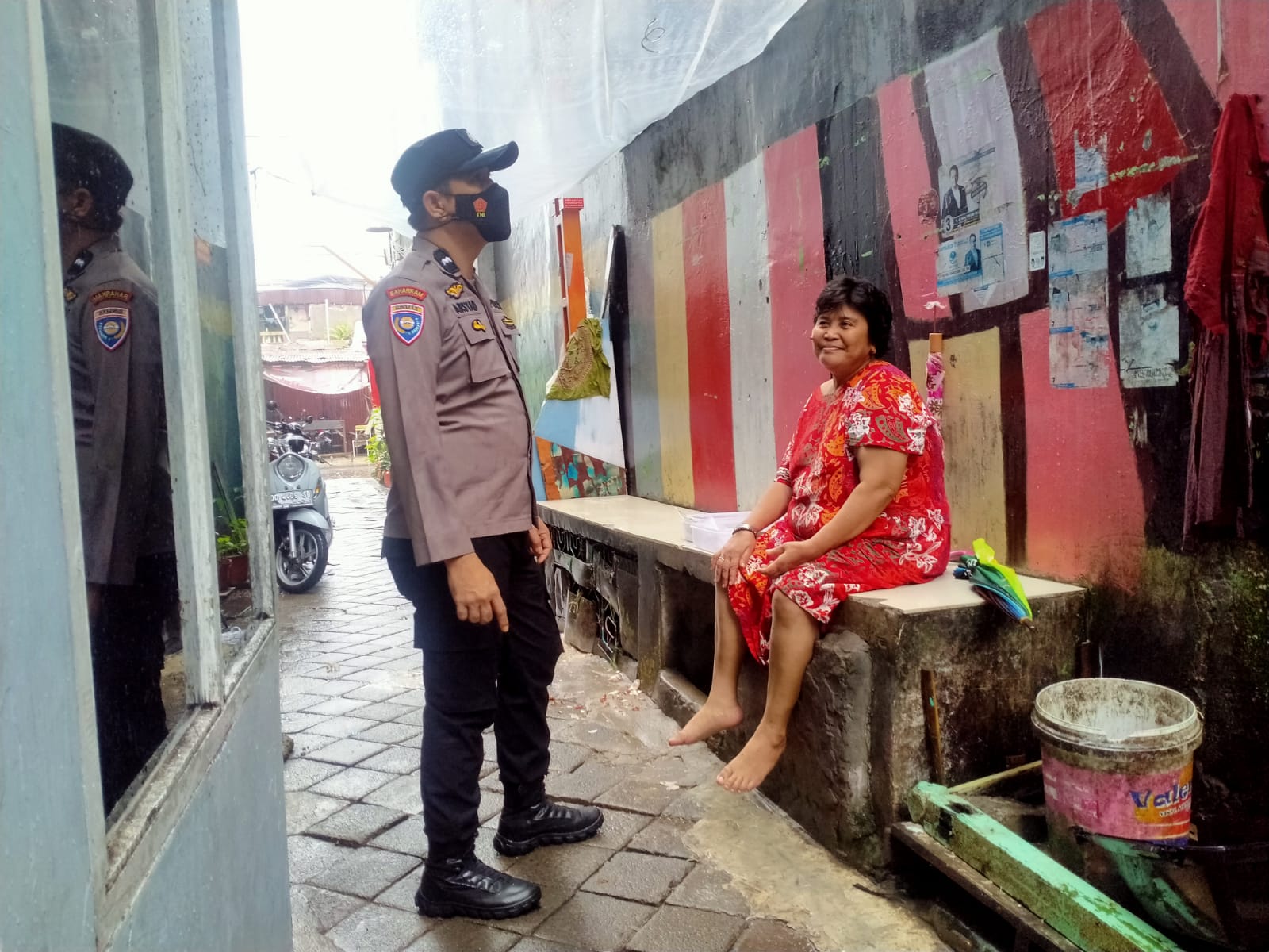 Bhabinkamtibmas Ende Telusuri Lorong Imbau Warga Prokes