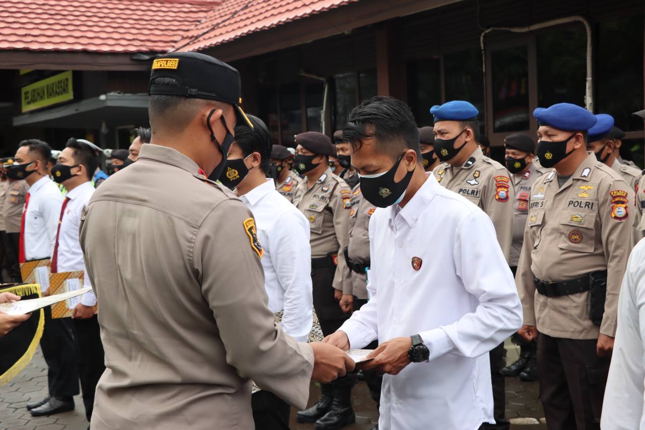Kapolres AKBP Kadarislam berikan Reward ke Anggotanya