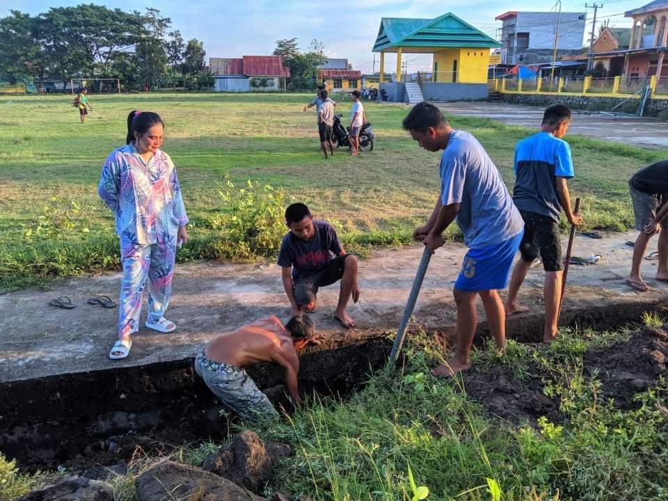 Kades Laringgi Rutin Gelar Gotong Royong Bersama Masyarakat