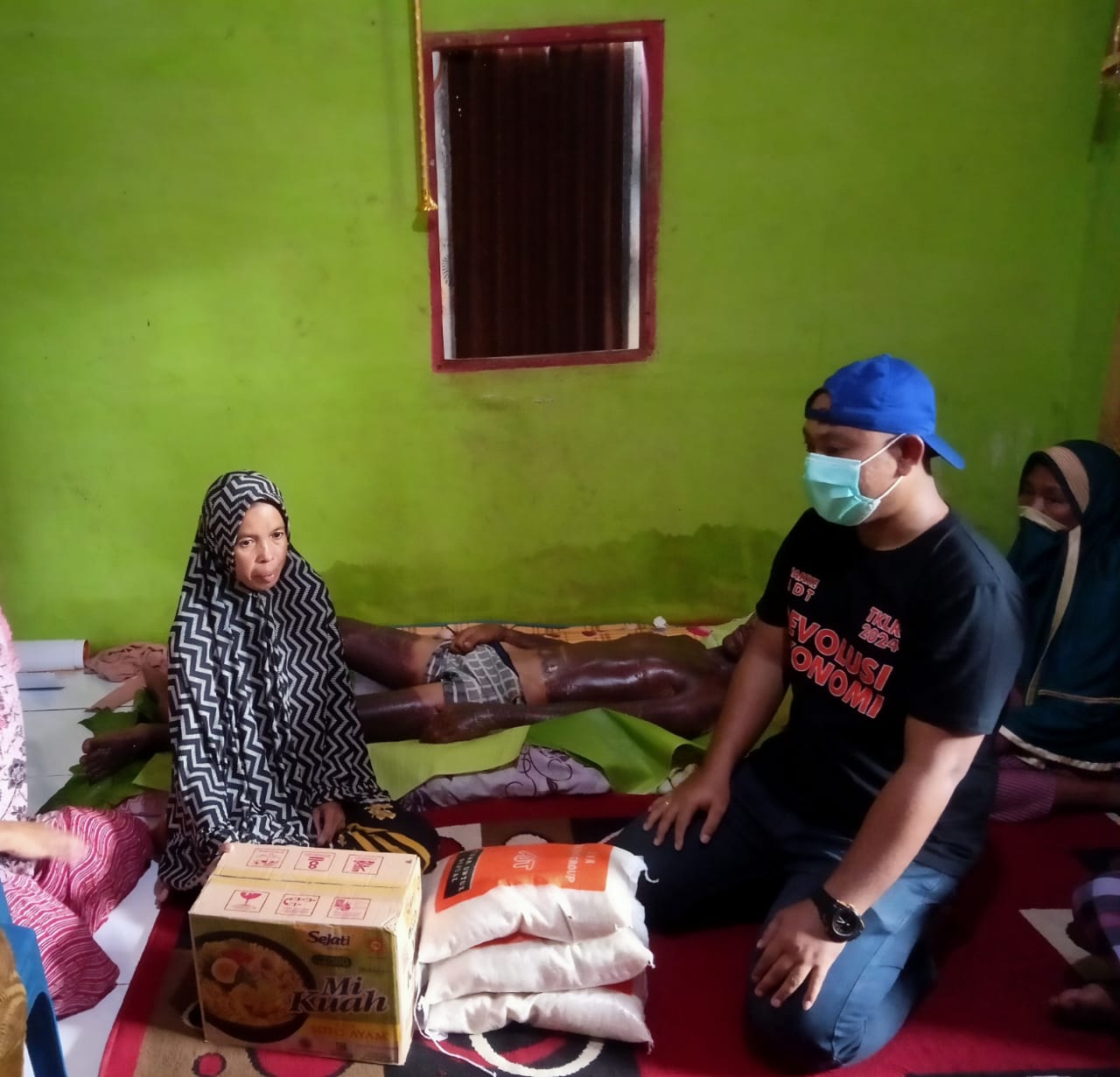 ADT Bantu Biaya Pengobatan Korban Bakar Diri di Sabrobone