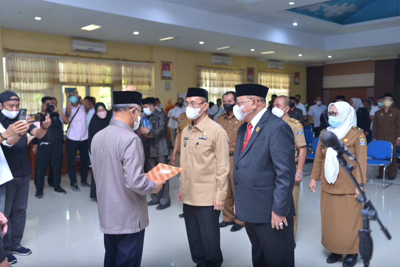 Iksan Lantik Sejumlah Pejabat Pimpinan Tinggi Pratama