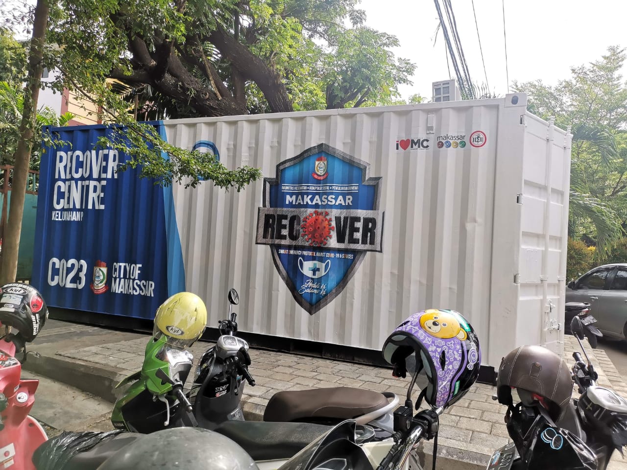 Posko Kontainer Recover sebagai tempat vaksinasi dan pemeriksaan kesehatan warga