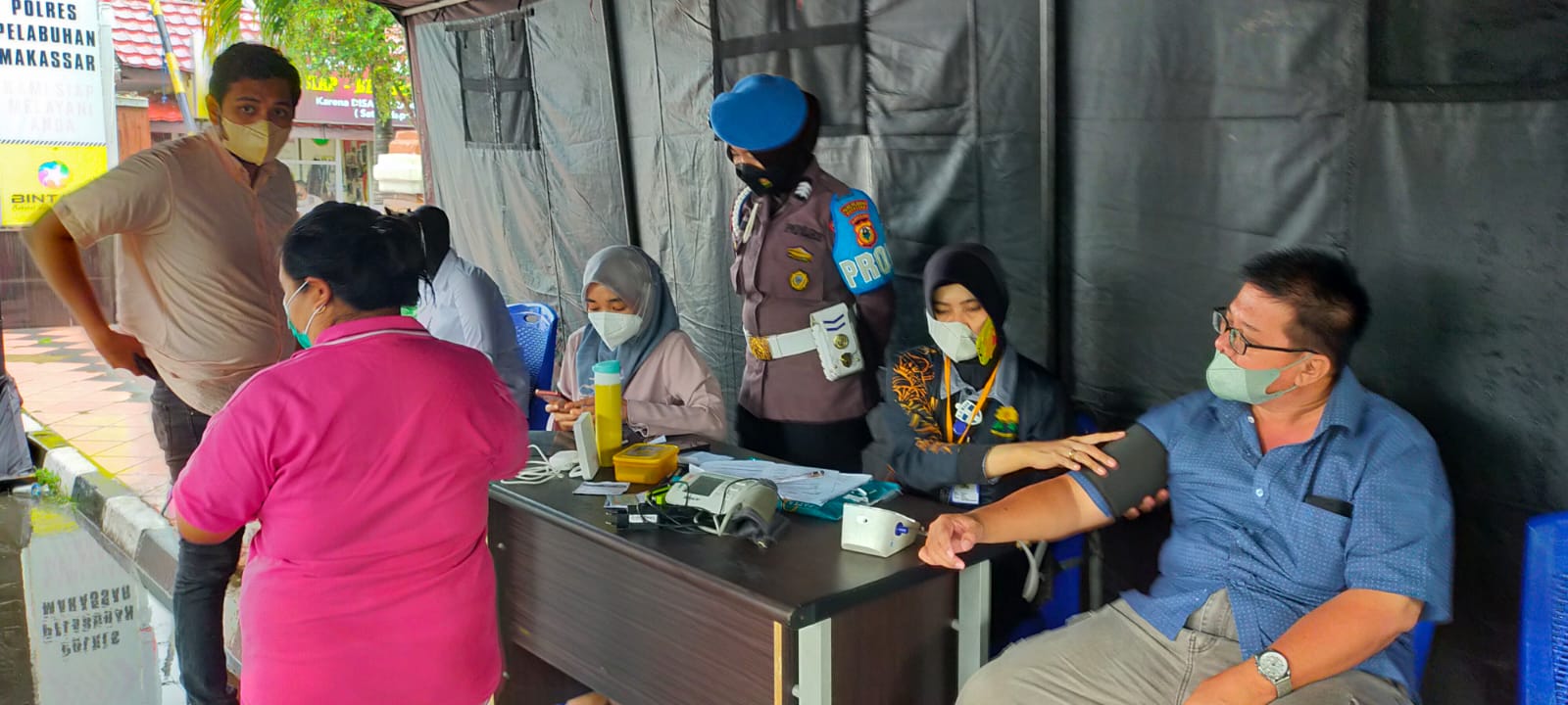 Polres Pelabuhan Makassar terus lakukan Vaksinasi   Melalui Gerai Drive Thru