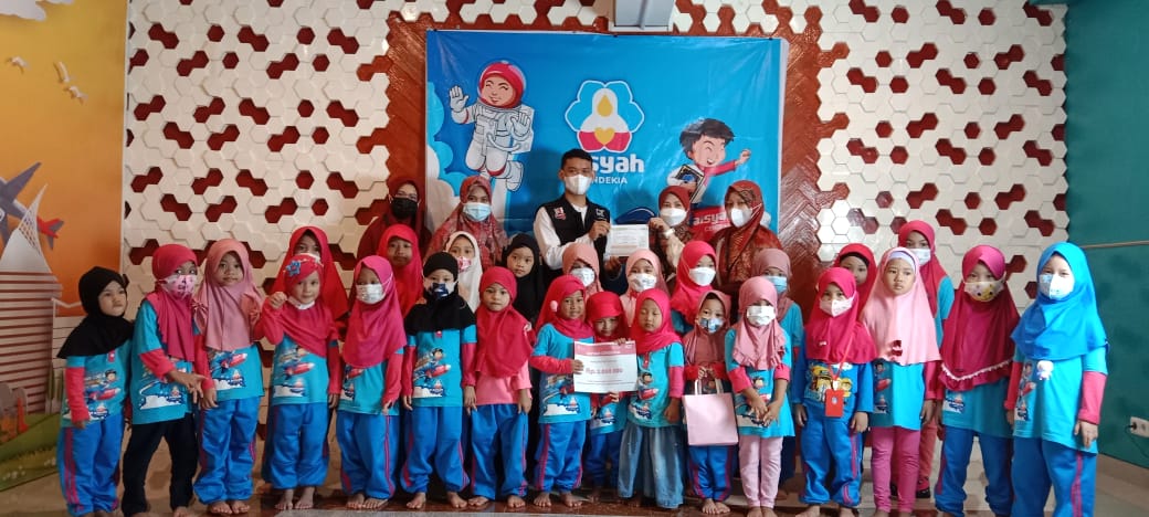 Aisyah Cendekia Makassar Bantu Korban Terdampak Bencana Semeru
