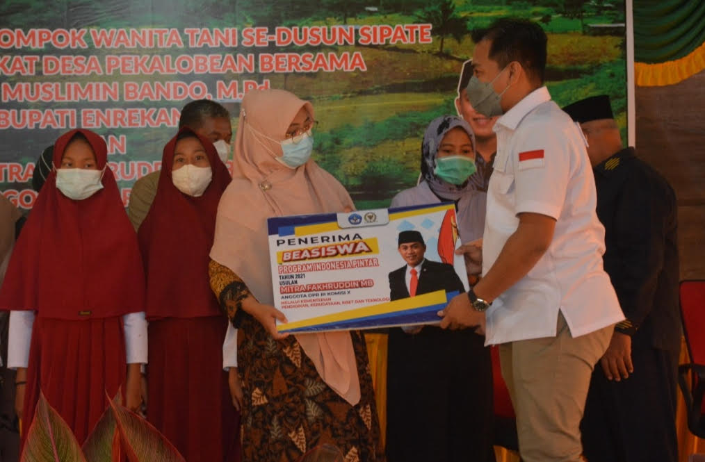 Rp 75 M Beasiswa Disalurkan di Pelosok Desa