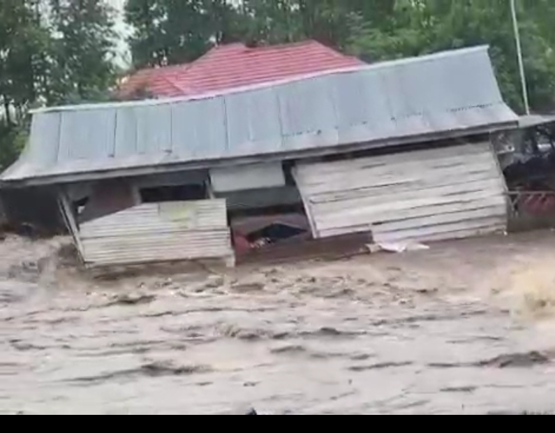 Rumah Hanyut di Soppeng, Jembatan Putus di Barru