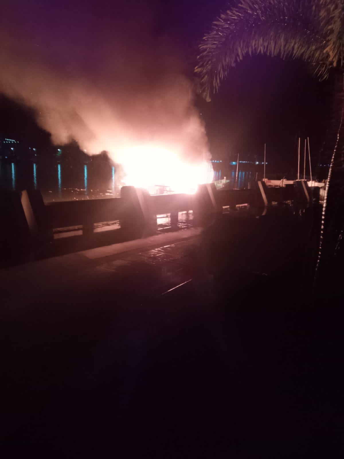 Kapal Hibah Dishub Sulsel Terbakar di Losari