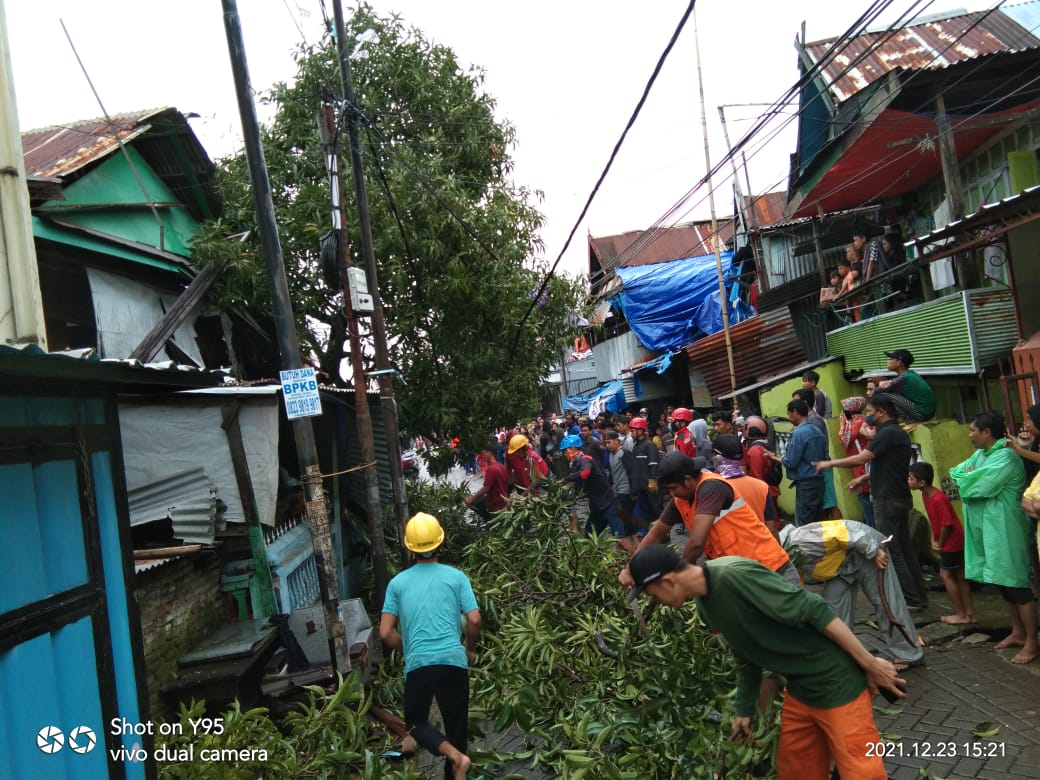 Puting Beliung Terjang  Utara Kota Makassar