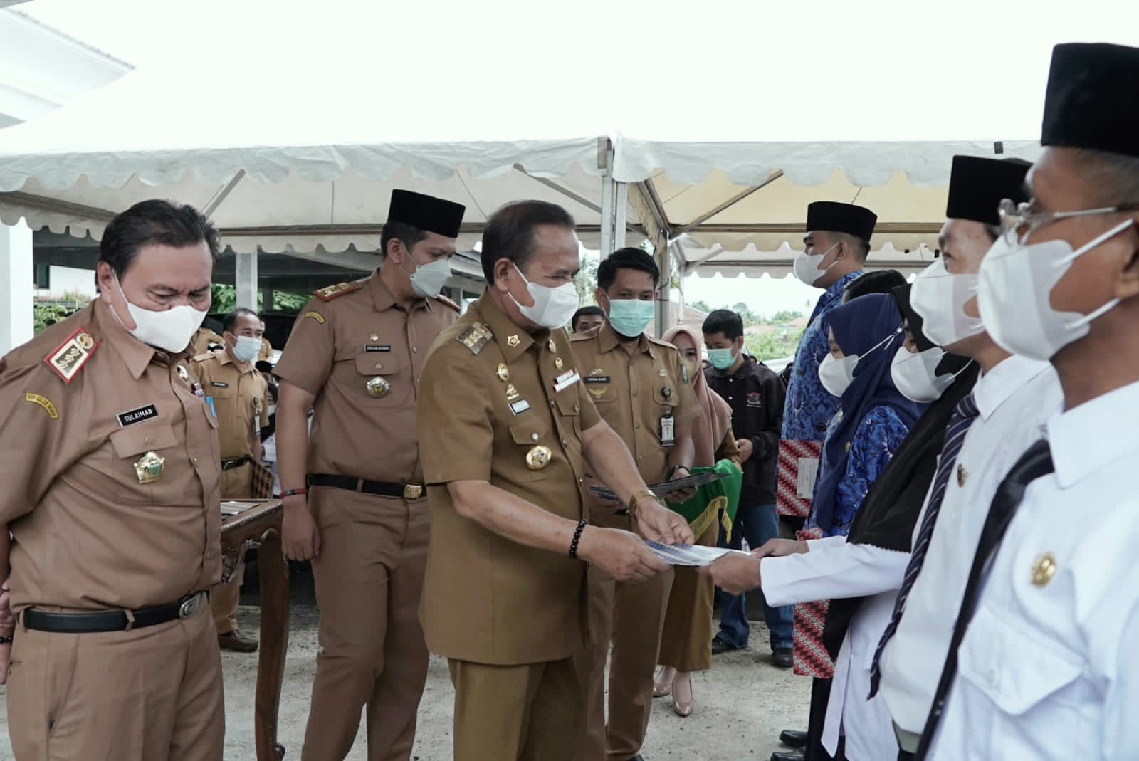 Basmin Serahkan SK PNS dan PPPK