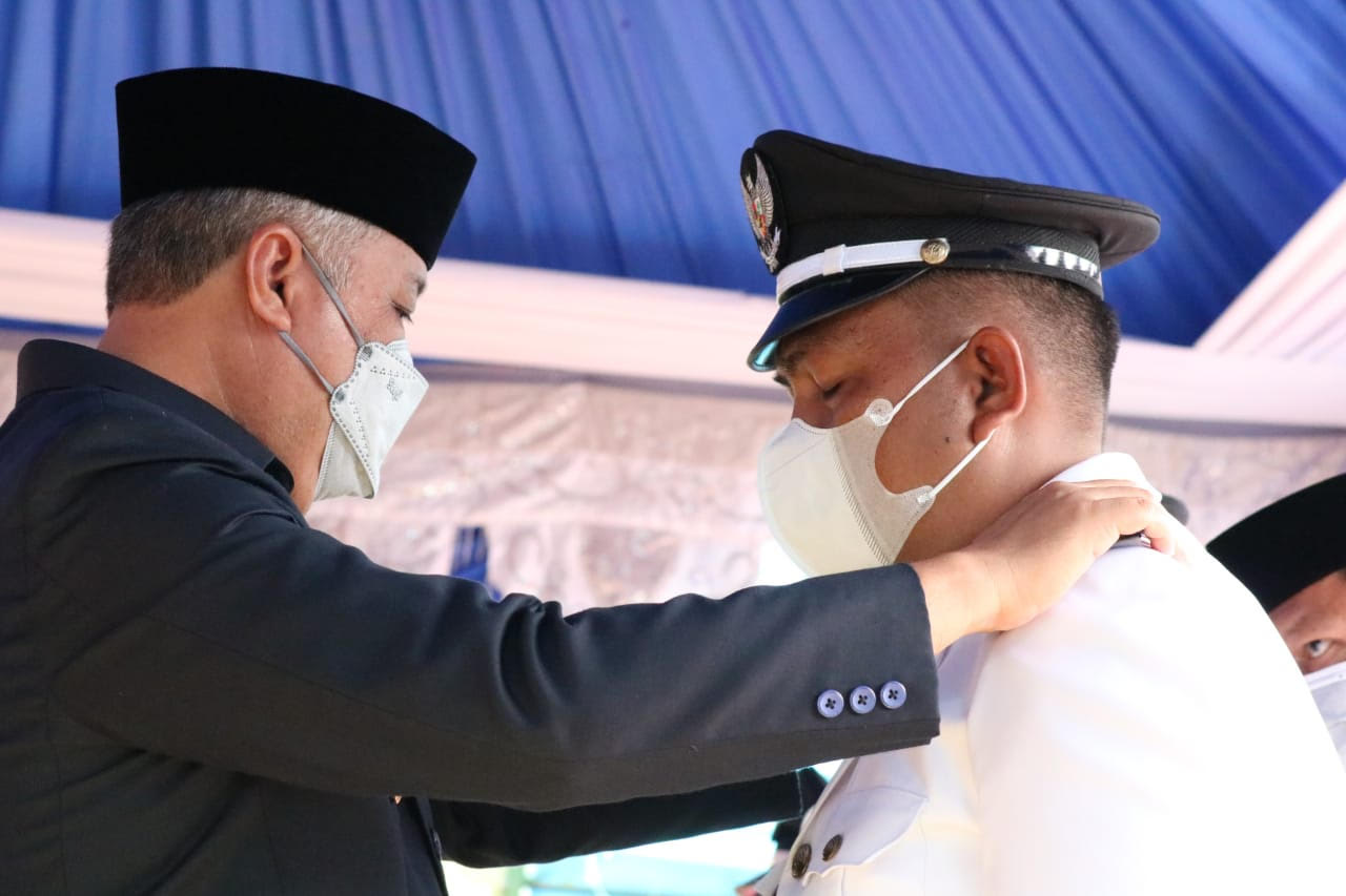 Irwan Lantik Empat Kades Terpilih