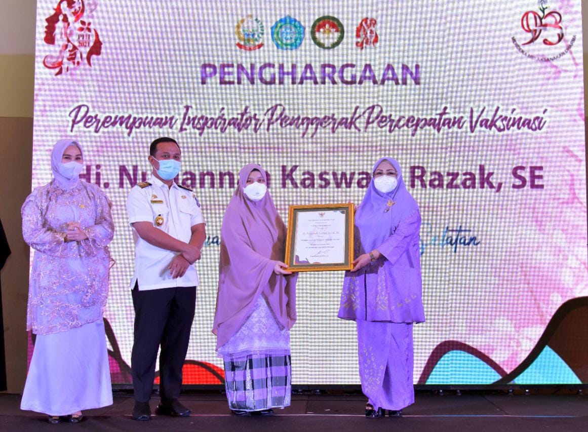 Plt Gubernur Anugerahi Penghargaan Ketua PKK Soppeng