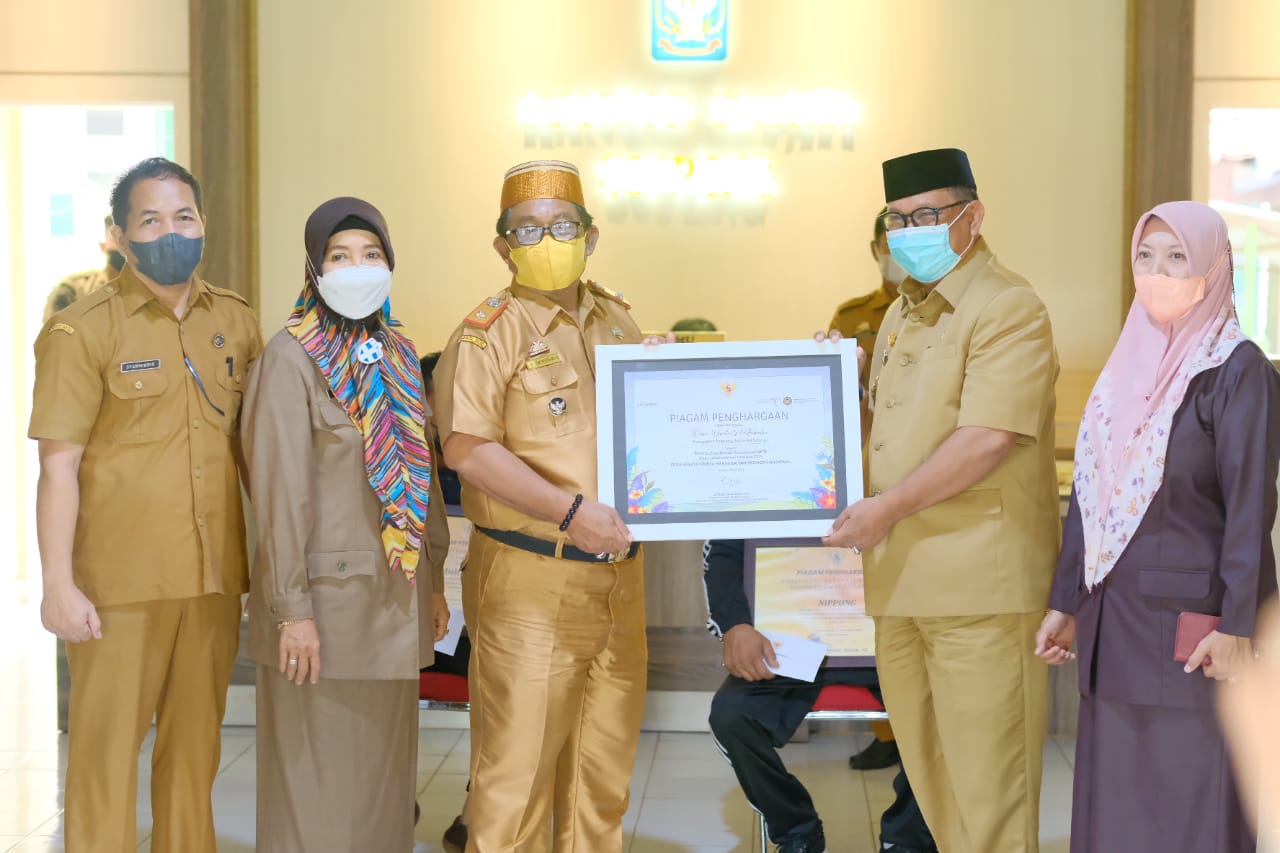 Kades Mattabulu Terima Penghargaan Kemenparekraf RI