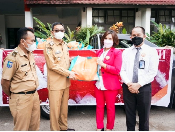 BNI Sumbang 400 Paket Sembako Natal
