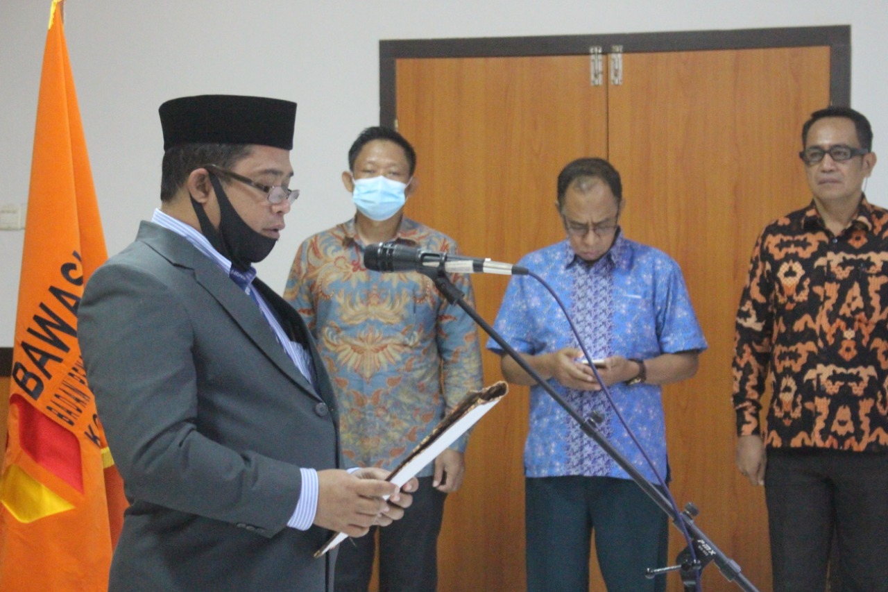 Kasek Bawaslu Sulsel Lantik 3 Koorsek Bawaslu Daerah