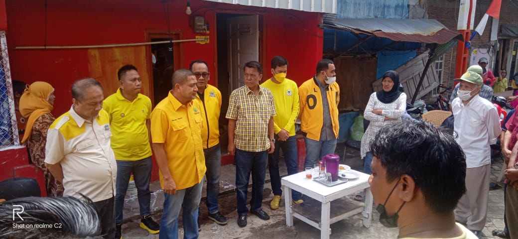 Golkar Makassar Lakukan Pengecatan Rumah Warga