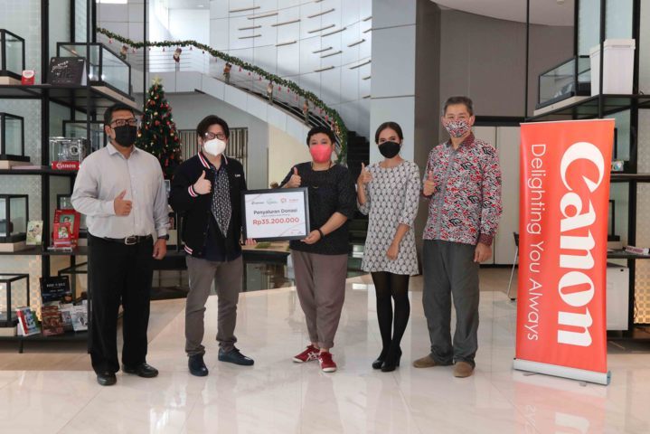 Datascrip Gandeng 12 Fotografer Andal