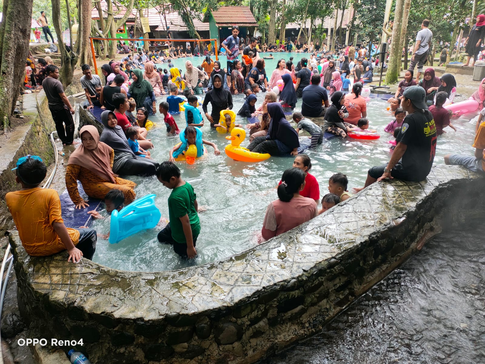 Hari Kedua libur Tahun Baru Pengunjung KWA membeludak