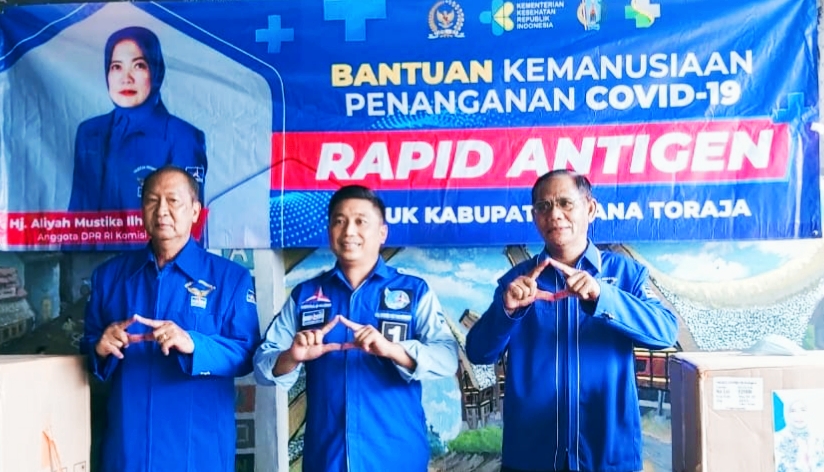 Hj Aliyah Mustika Ilham Bantu  Rapid Antigen di Tana Toraja
