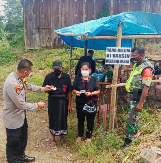 Warga Belum Vaksin tak Dibolehkan Hadiri Pesta Adat