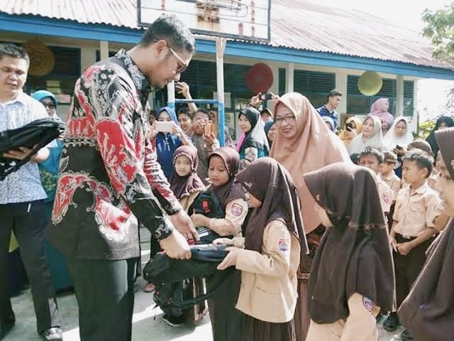 Seragam Hingga Perlengkapan Sekolah Gratis di Sinjai