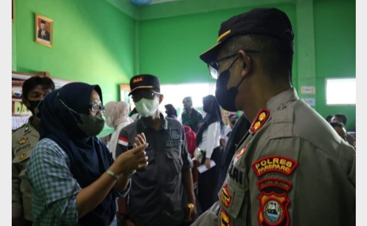 Polres Bersama Kajari Parepare Menyasar Sekolah Dasar untuk Vaksinasi