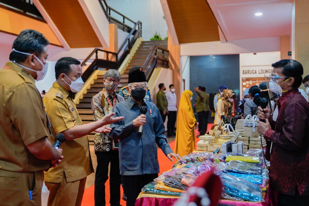 Kerajinan Atap Konjo Bulukumba Tampil di Kunjungan Wapres RI Ma’ruf Amin