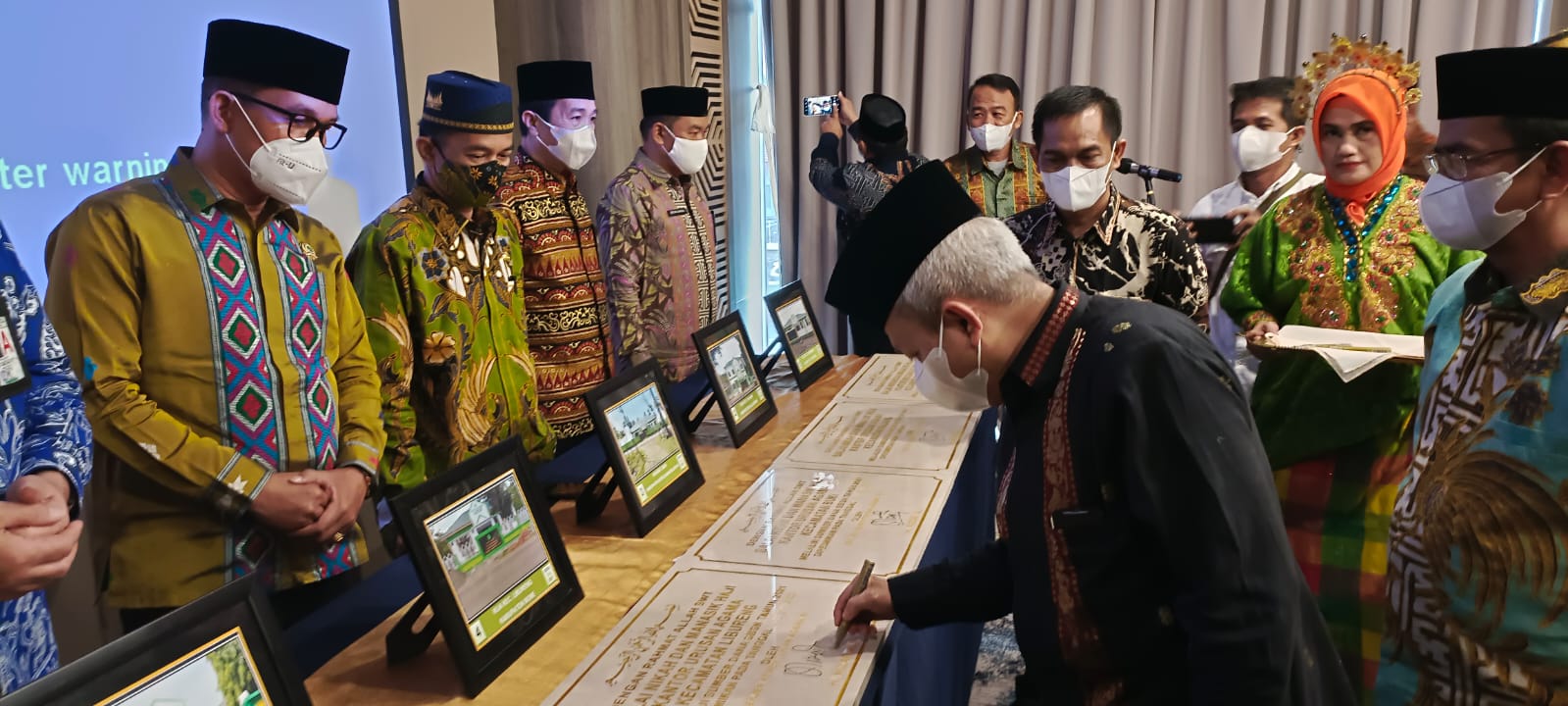 Sekjen Kemenag Resmikan Enam Kantor KUA
