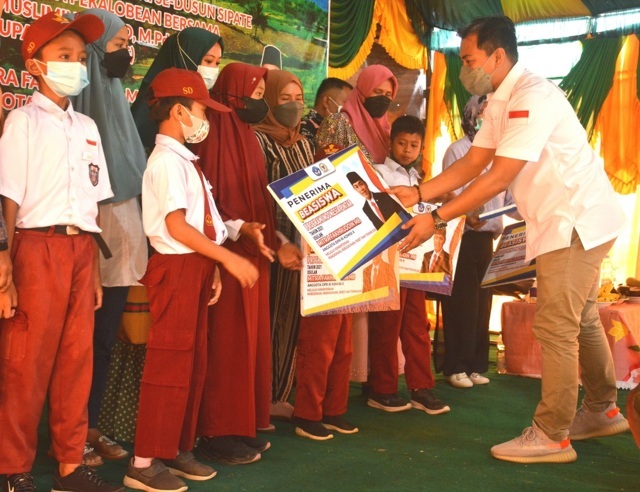 Peduli Pendidikan, Mitra Fakhruddin Masuk Desa