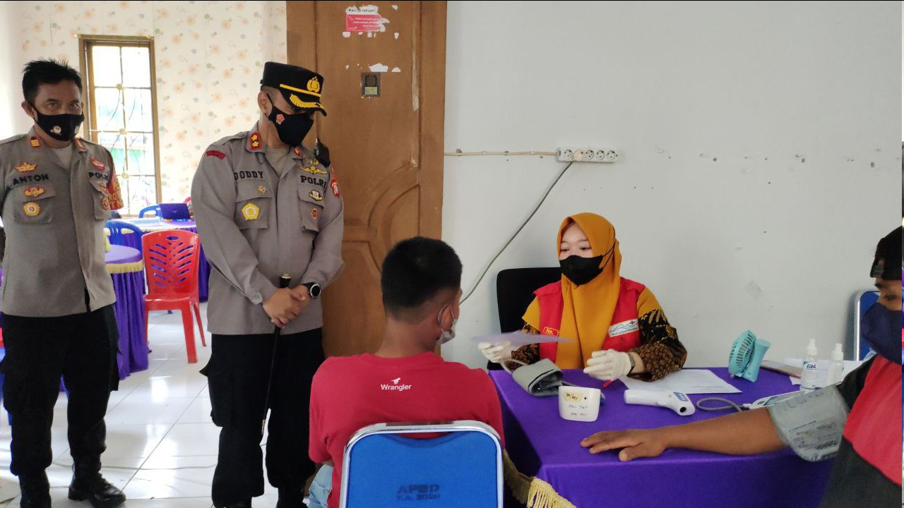 Kapolres Kunjungi Lokasi Vaksin di Posko Satgas